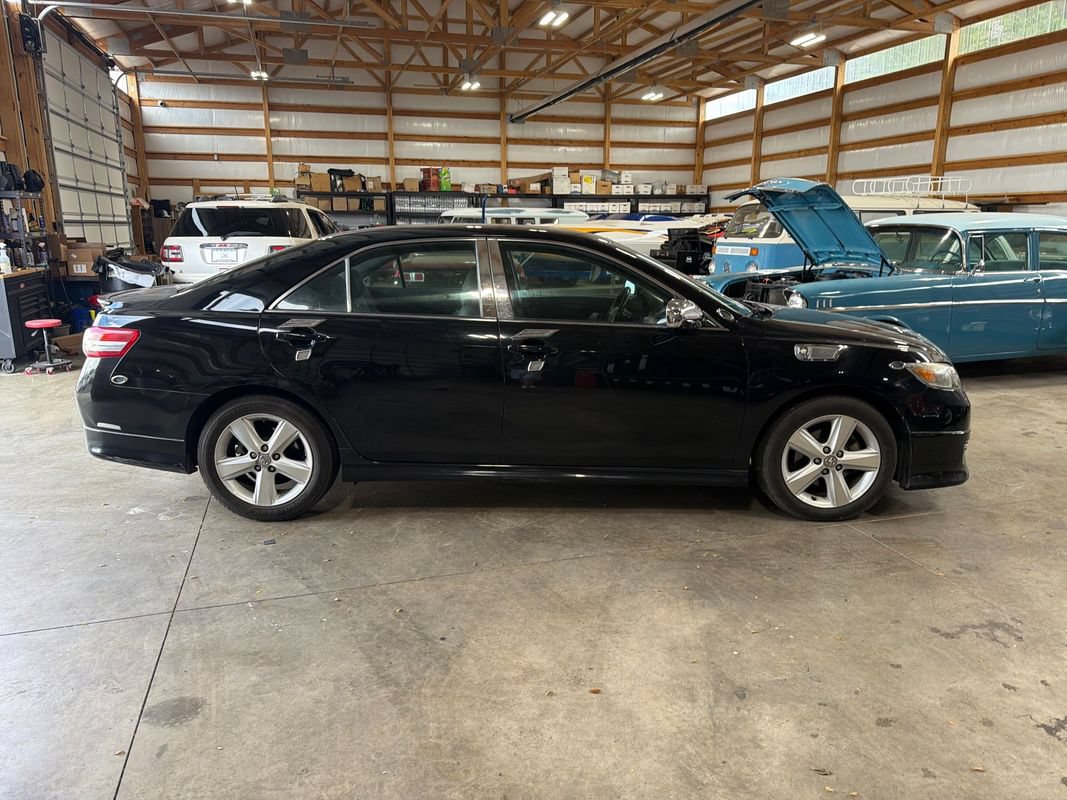 Used 2010 Toyota Camry SE FWD image 7