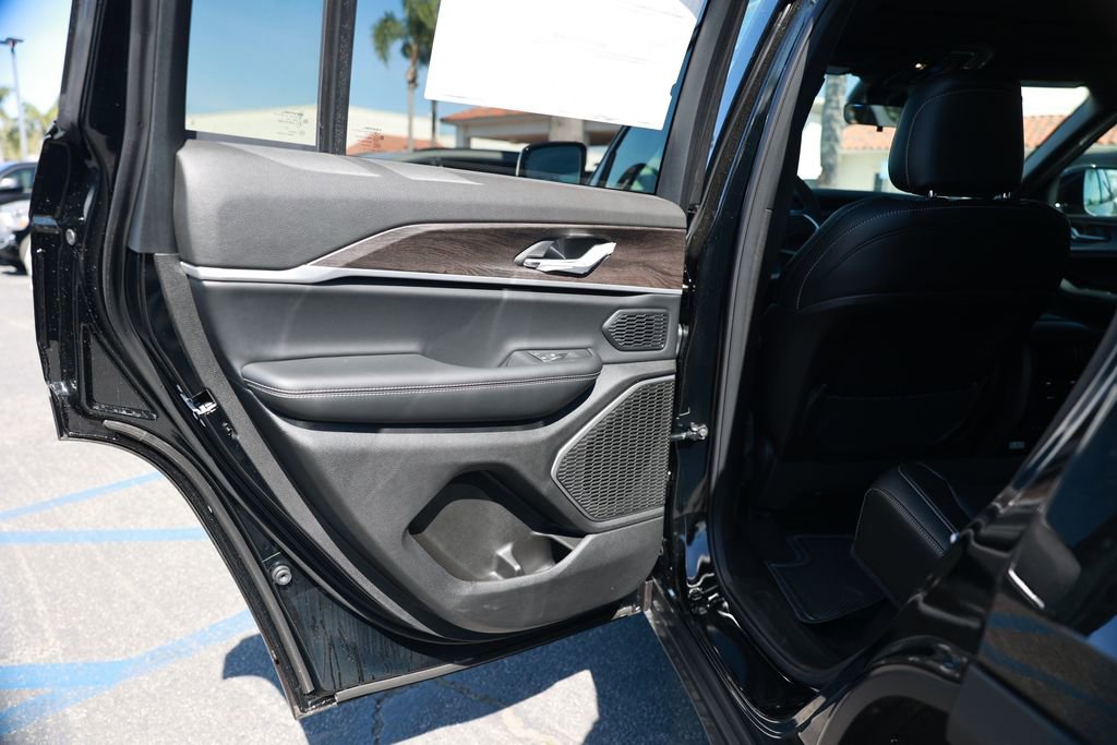 New 2026 Jeep Grand Cherokee Limited image 32