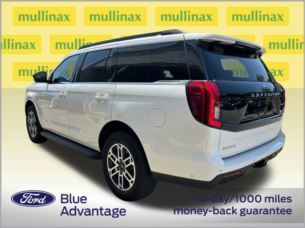 Used 2025 Ford Expedition Active RWD image 3