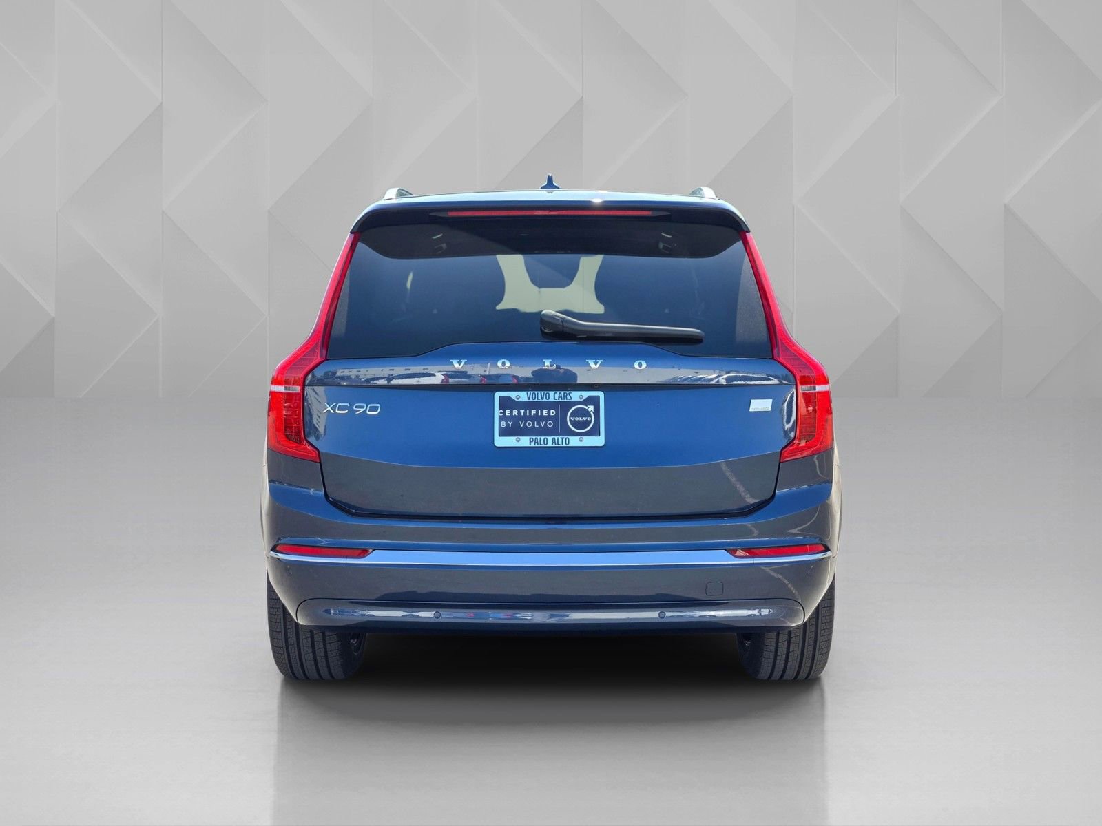 Certified 2024 Volvo XC90 T8 Plus AWD/4WD image 5