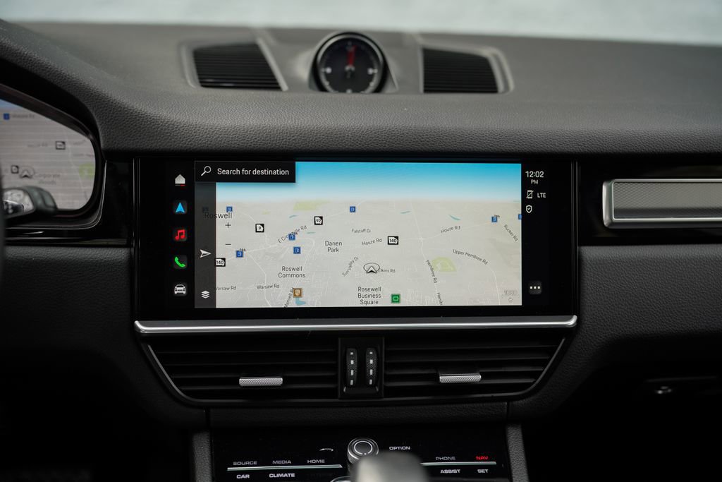 Used 2022 Porsche Cayenne Platinum Edition image 32