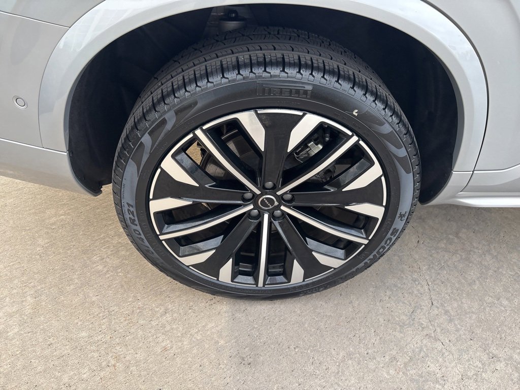 Certified 2025 Volvo XC90 B6 Plus image 15