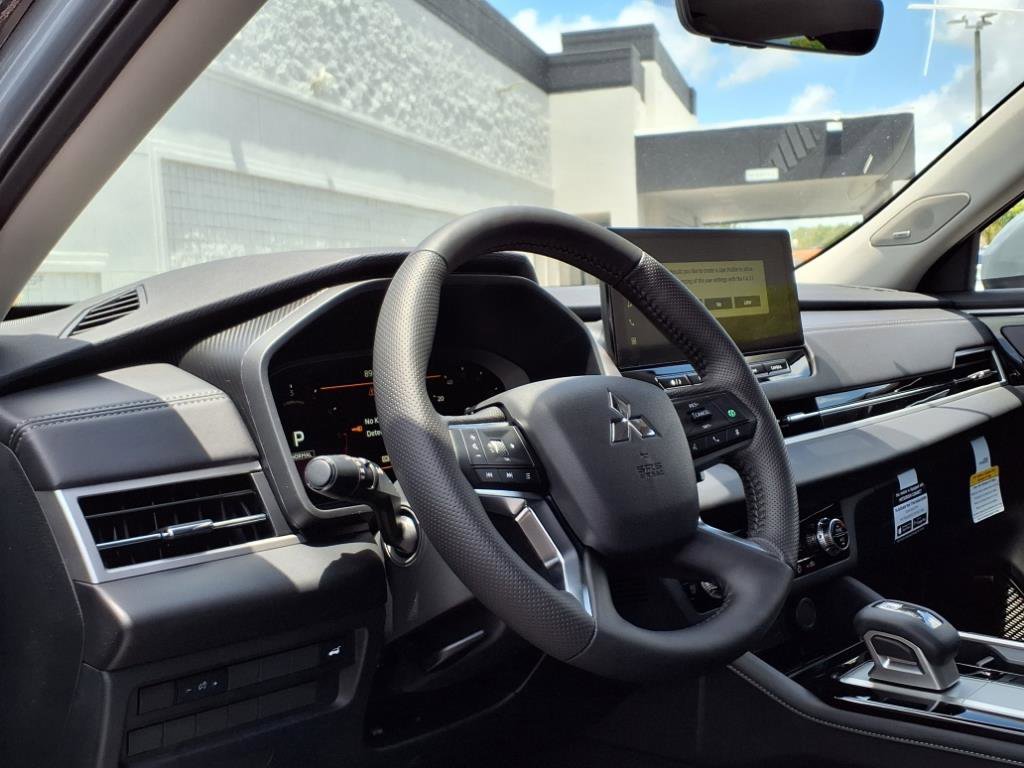 New 2025 Mitsubishi Outlander ES image 6