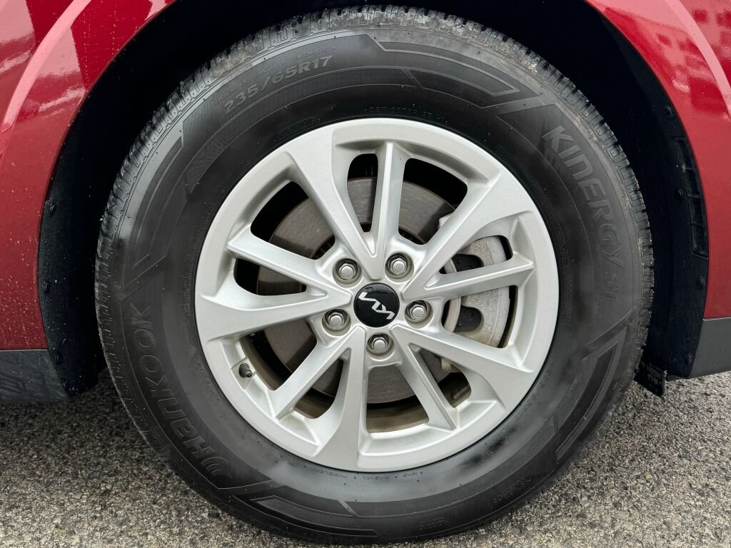 Used 2024 Kia Carnival LX image 12