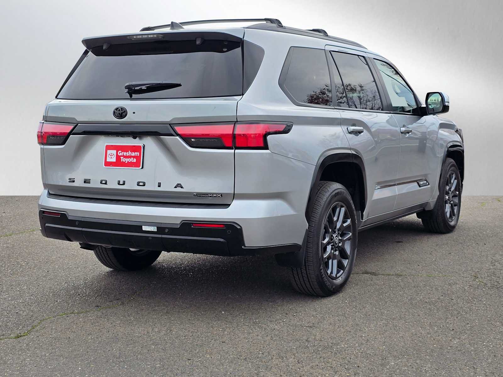 Used 2025 Toyota Sequoia Platinum AWD/4WD image 3