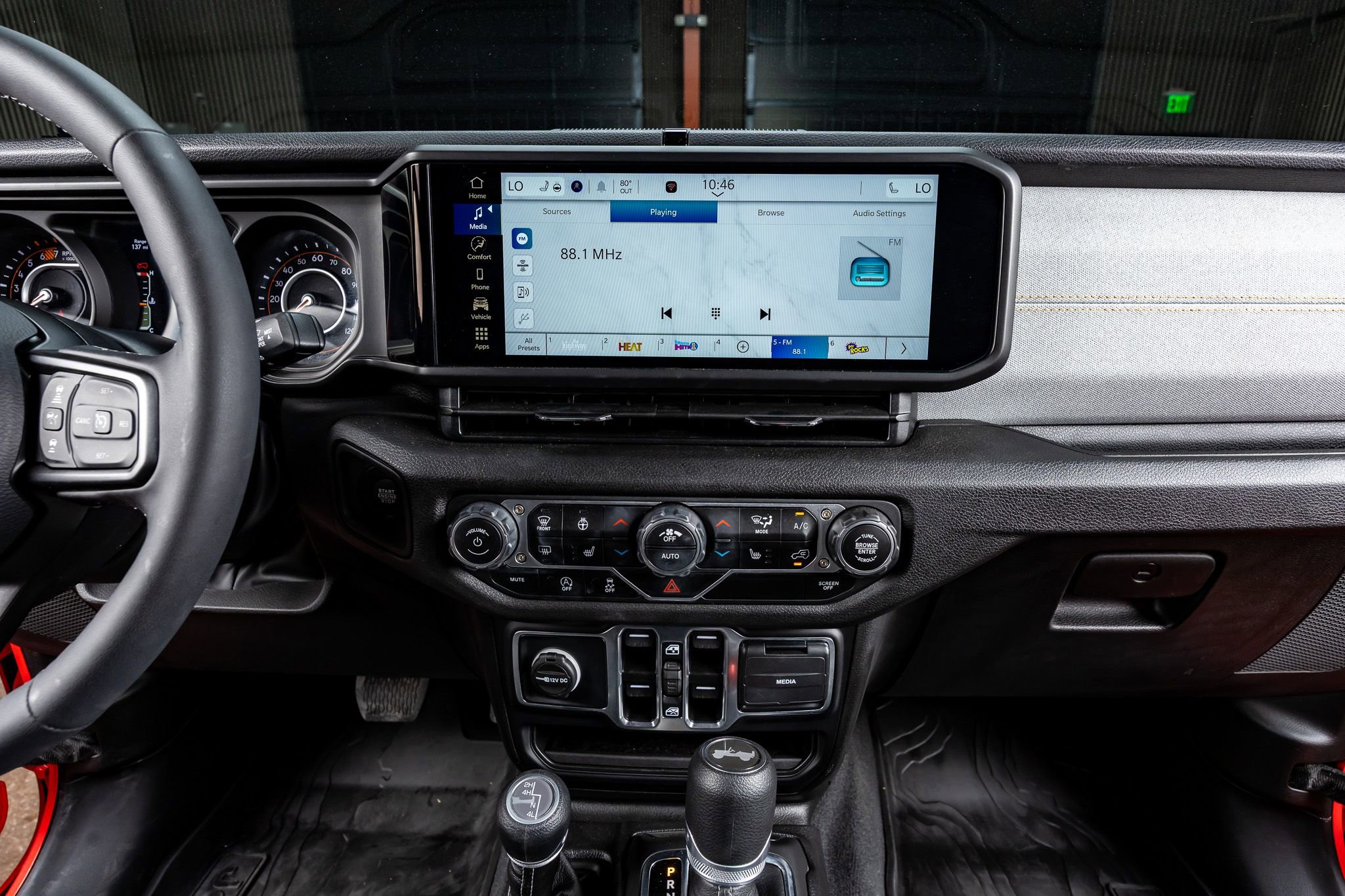 Used 2025 Jeep Wrangler Sport S image 23