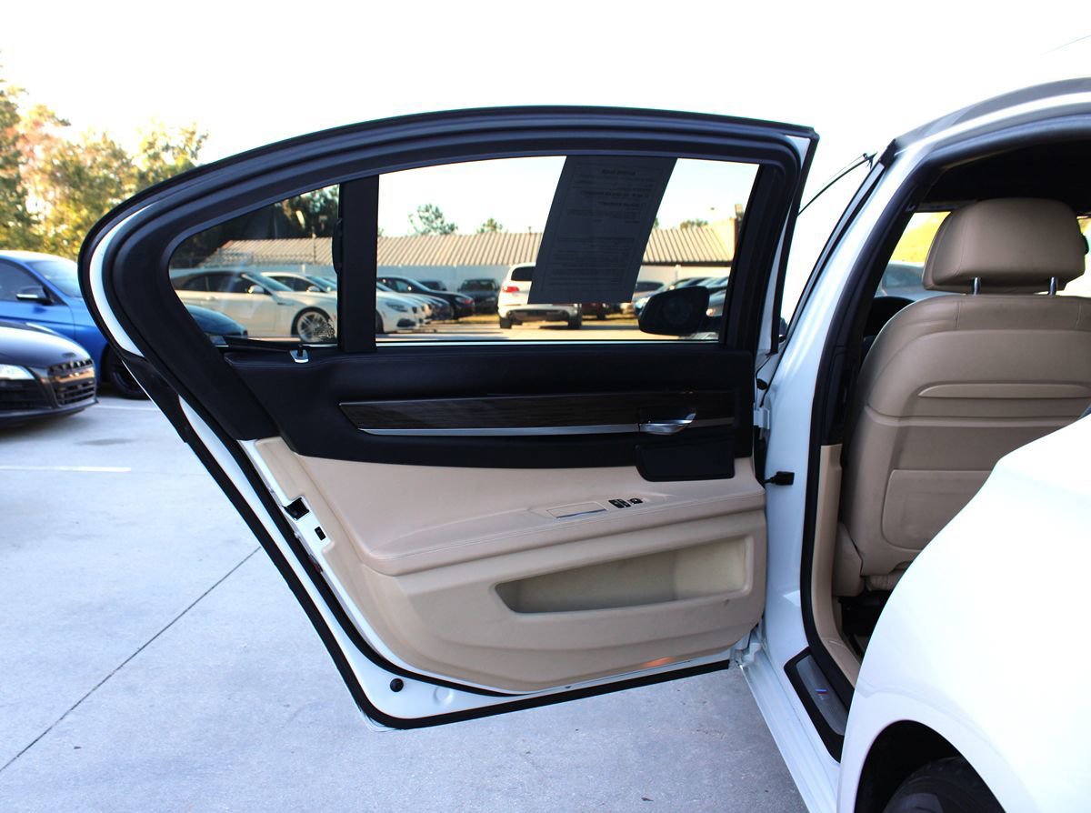 Used 2015 BMW 750Li RWD image 31
