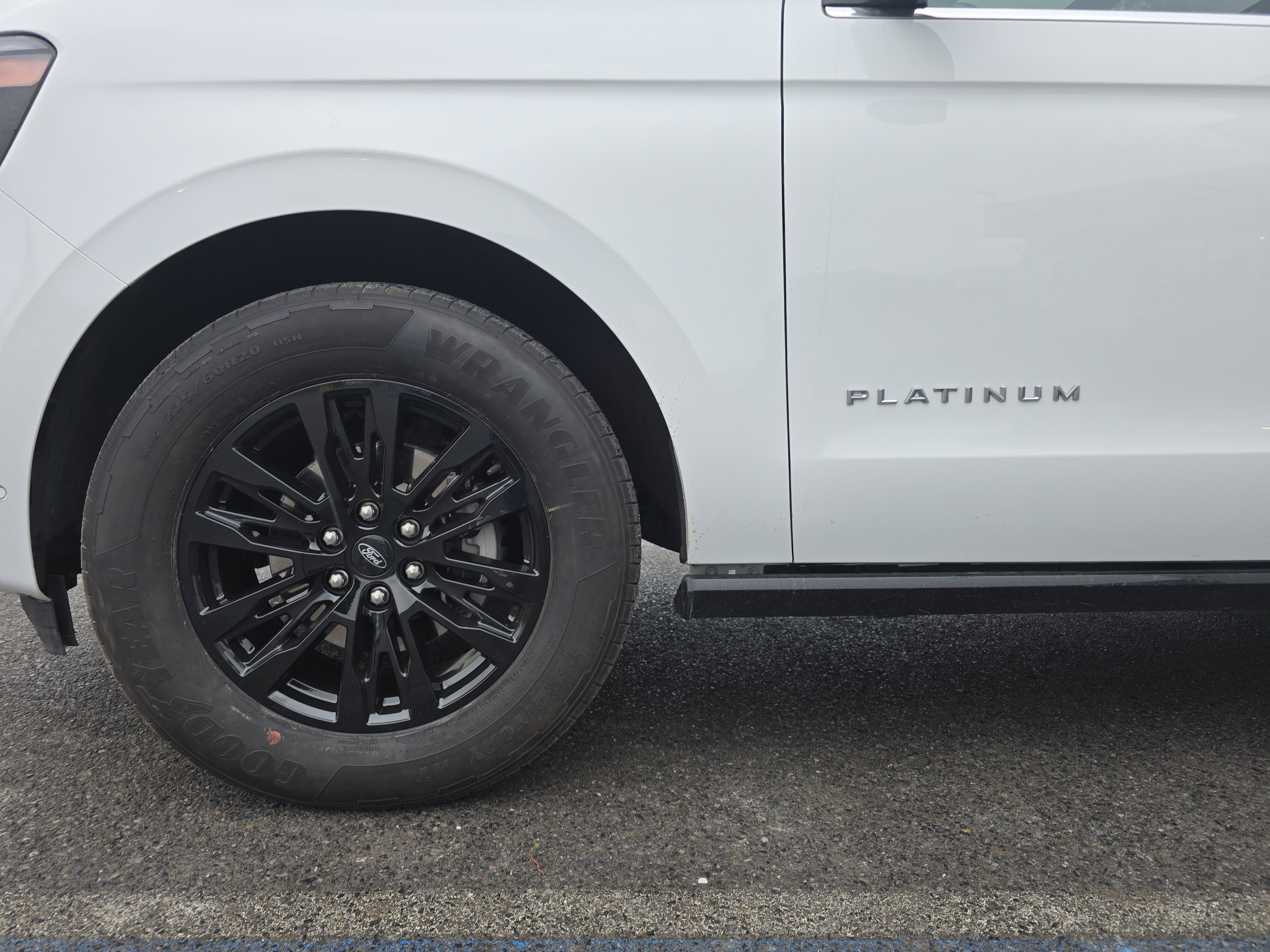 Used 2025 Ford Expedition Platinum image 11