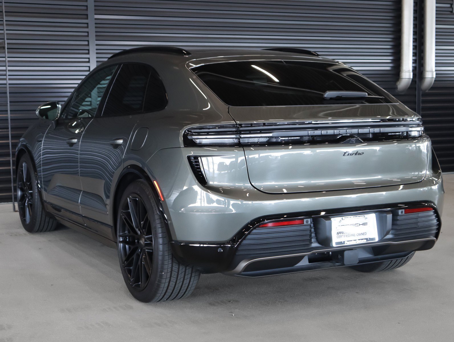 Used 2025 Porsche Macan Turbo Electric AWD/4WD image 3