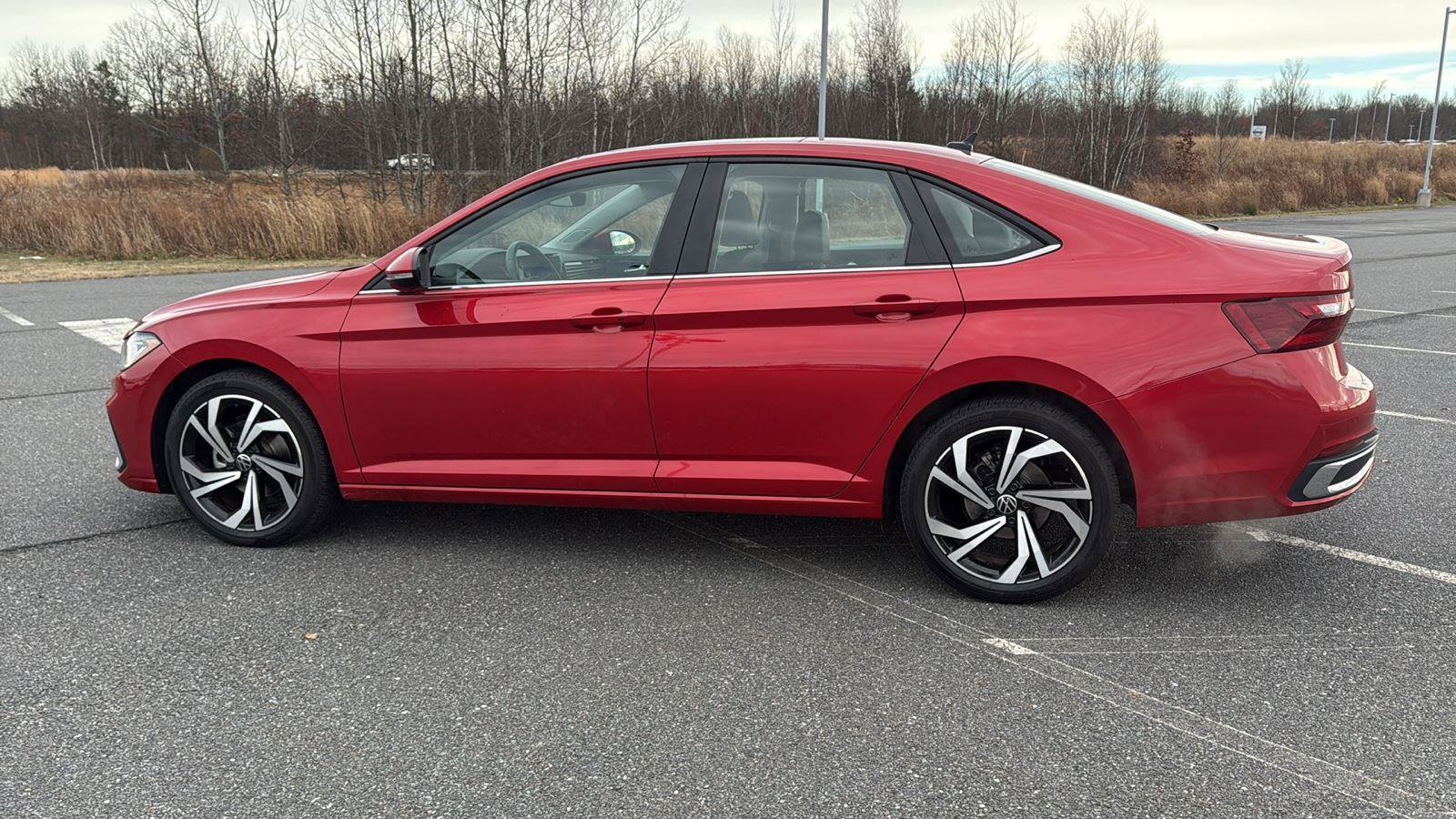 Used 2025 Volkswagen Jetta SEL image 12