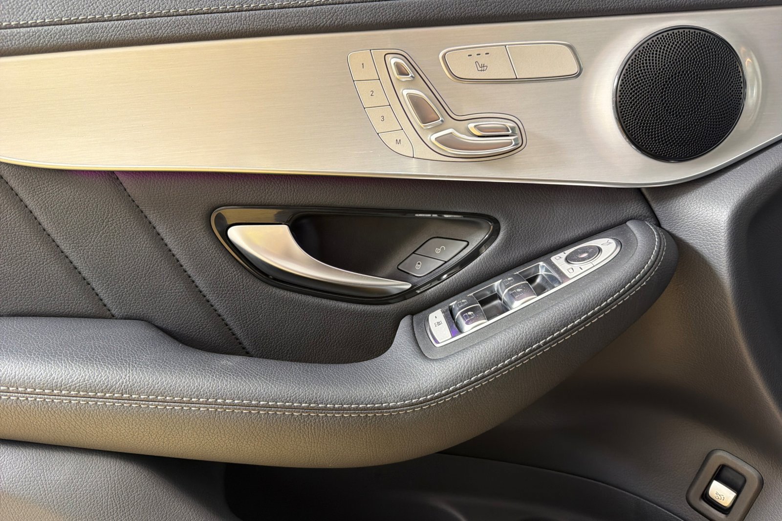 Used 2022 Mercedes-Benz GLC 300 4MATIC Coupe image 10