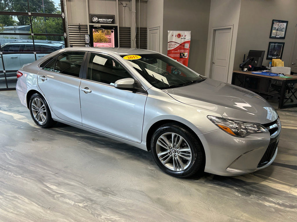 Used 2015 Toyota Camry SE FWD image 24