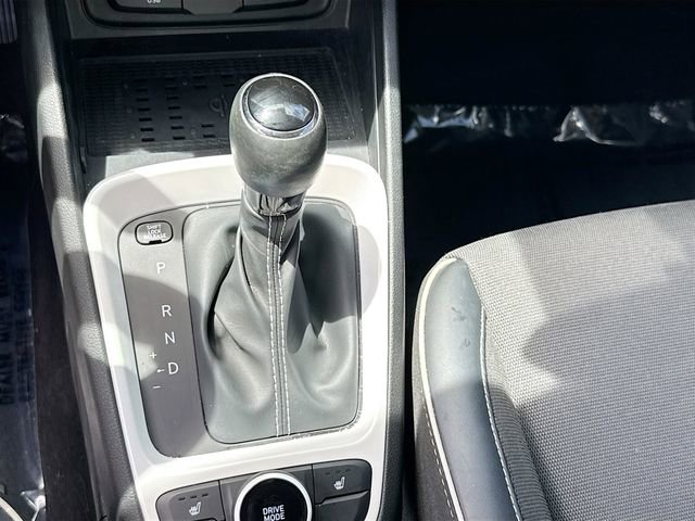 Used 2023 Hyundai Venue Limited w/ Cargo Package FWD image 16