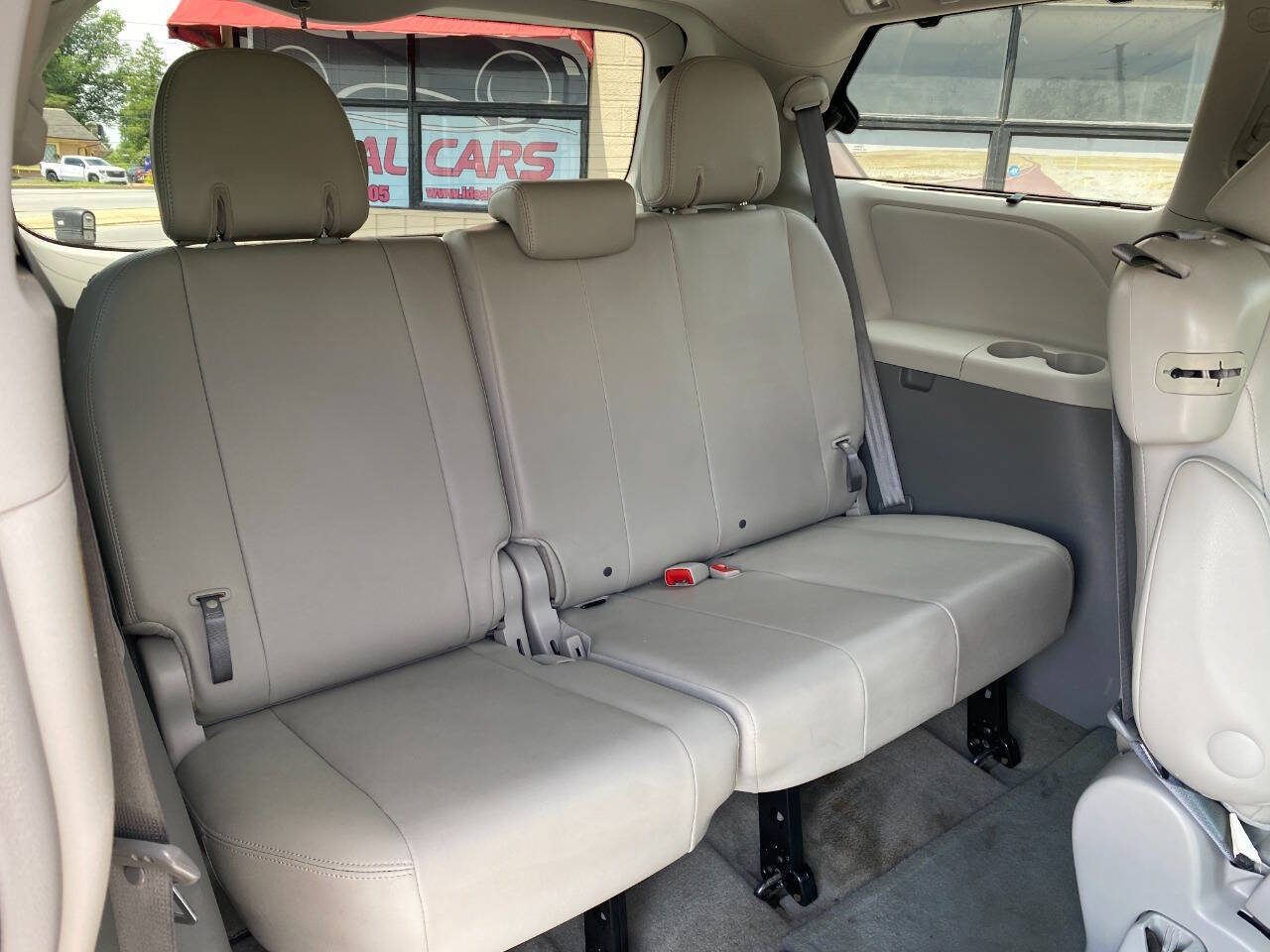 Used 2013 Toyota Sienna XLE FWD image 30