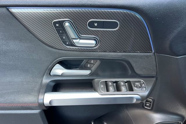 Used 2024 Mercedes-Benz GLB 250 image 11