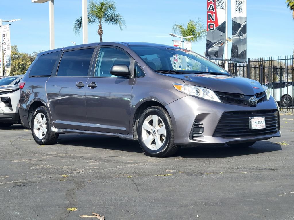Used 2020 Toyota Sienna L w/ Carpet Mat Package image 31