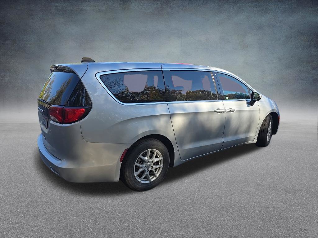 Used 2023 Chrysler Voyager LX FWD image 8