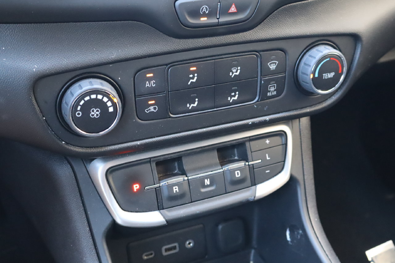 Used 2024 GMC Terrain SLE FWD image 22