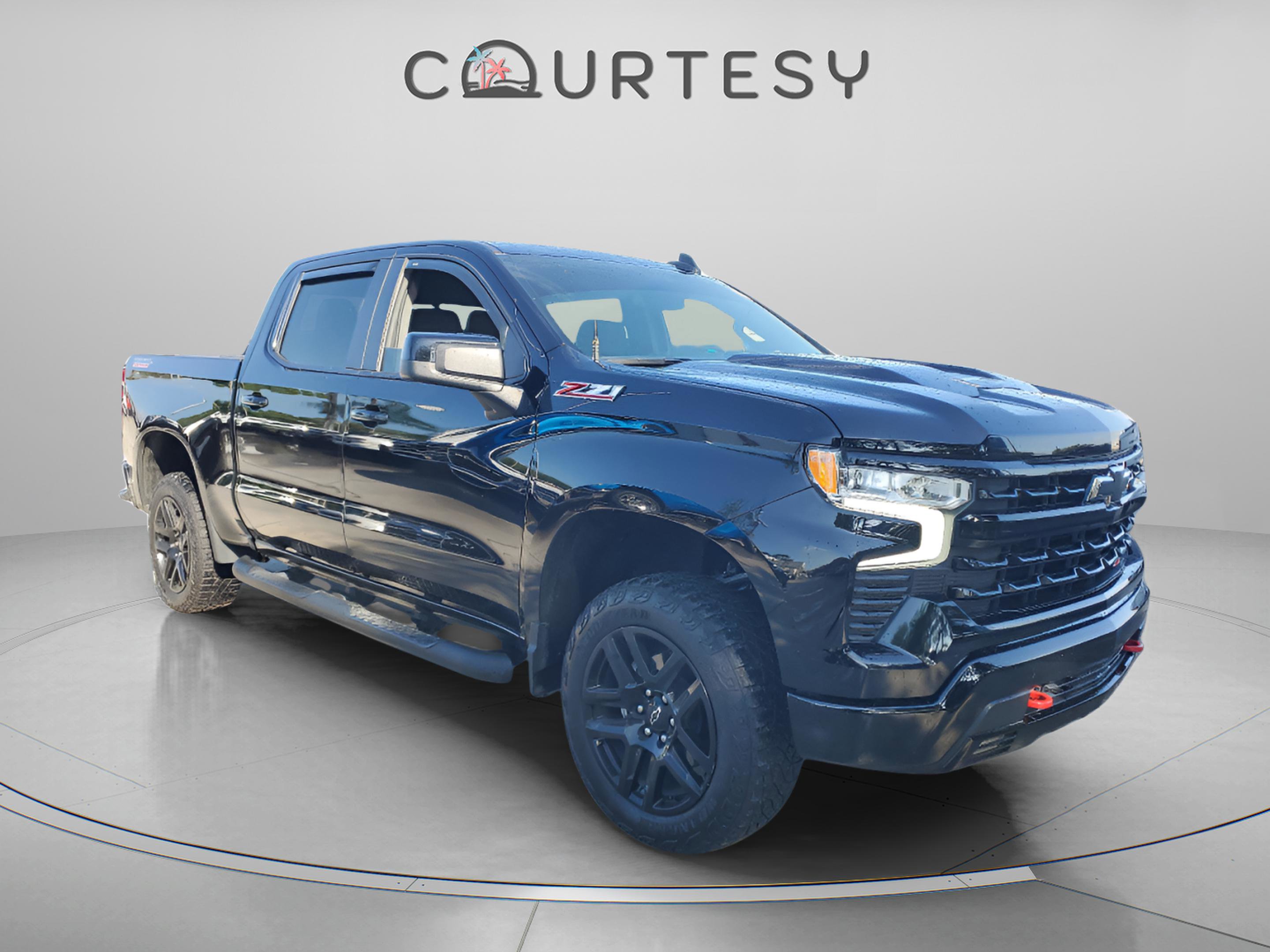 Used 2024 Chevrolet Silverado 1500 LT Trail Boss w/ Convenience Package II image 3