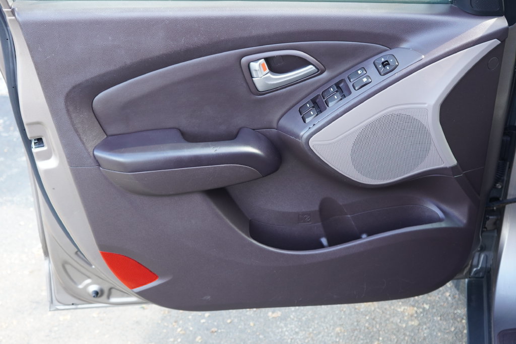 Used 2010 Hyundai Tucson GLS FWD image 10