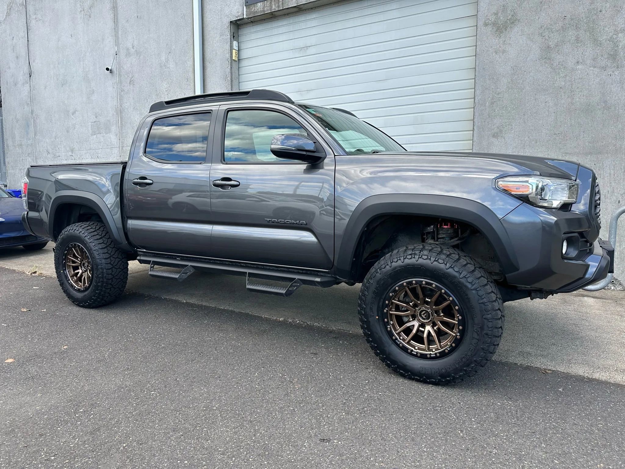Used 2020 Toyota Tacoma TRD Off-Road w/ Technology Package image 3