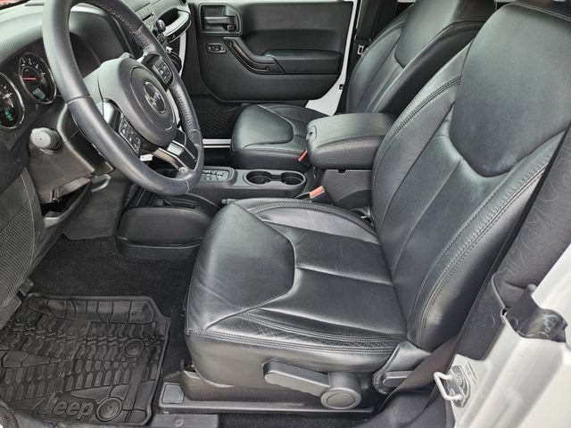 Used 2017 Jeep Wrangler Sahara AWD/4WD image 11