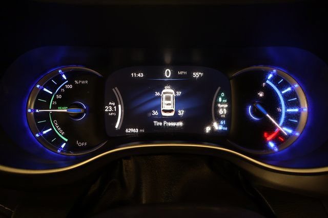 Used 2023 Chrysler Pacifica Touring-L FWD image 16