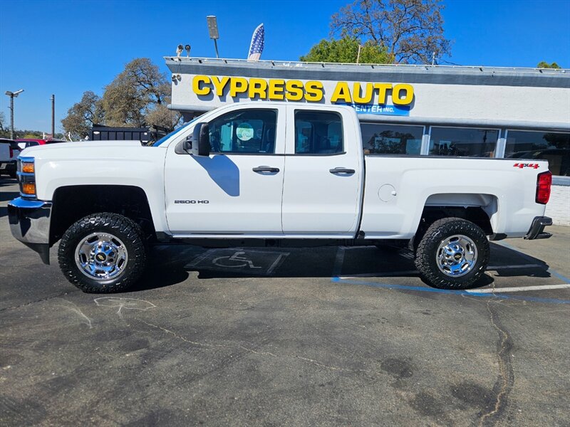 Used 2019 Chevrolet Silverado 2500 W/T AWD/4WD image 2