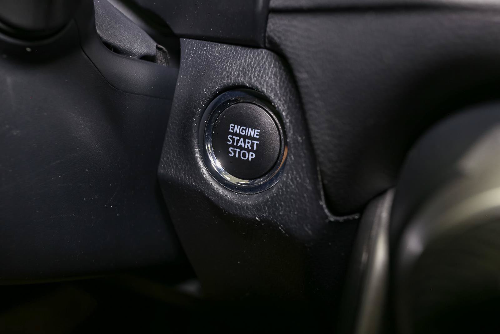 Used 2020 Toyota RAV4 XLE AWD/4WD image 28