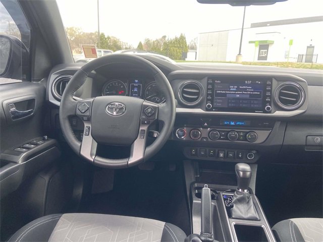 Used 2023 Toyota Tacoma TRD Sport w/ Advanced Technology Package image 12