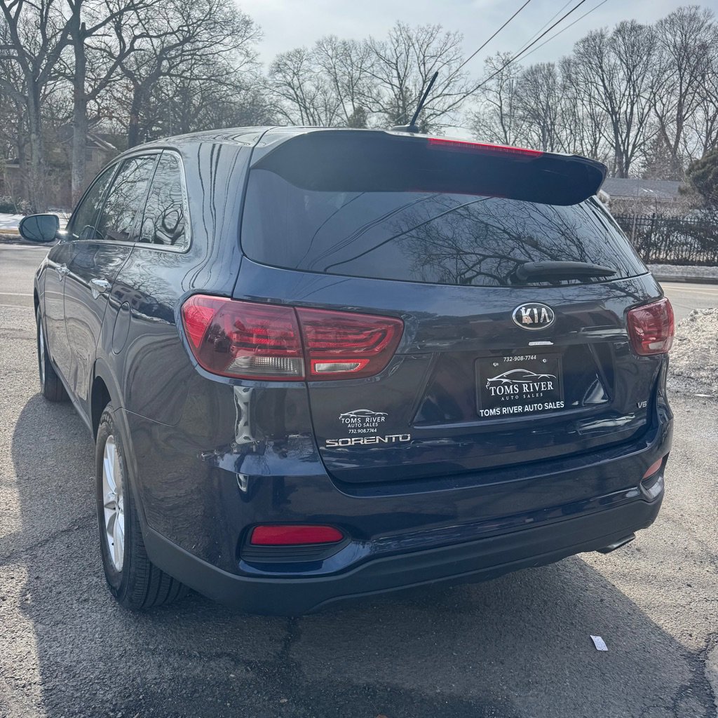 Used 2019 Kia Sorento LX image 3