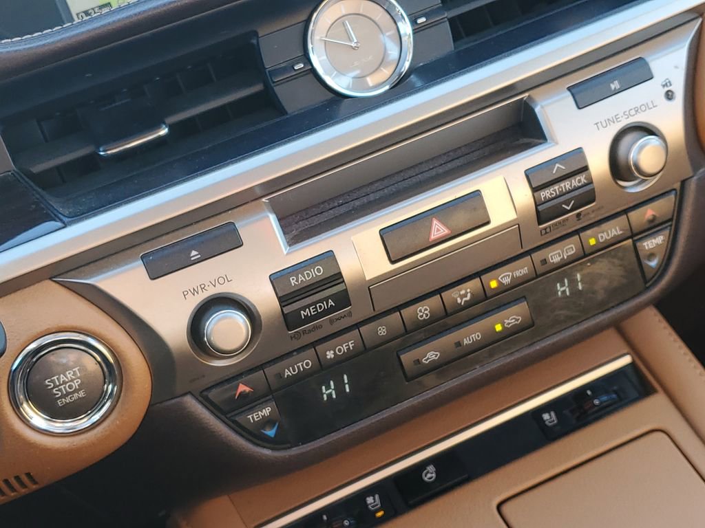 Used 2016 Lexus ES 350 w/ Navigation System Package image 21