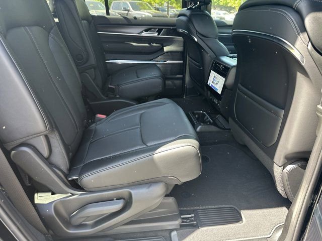 New 2026 Jeep Grand Wagoneer Summit AWD/4WD image 17