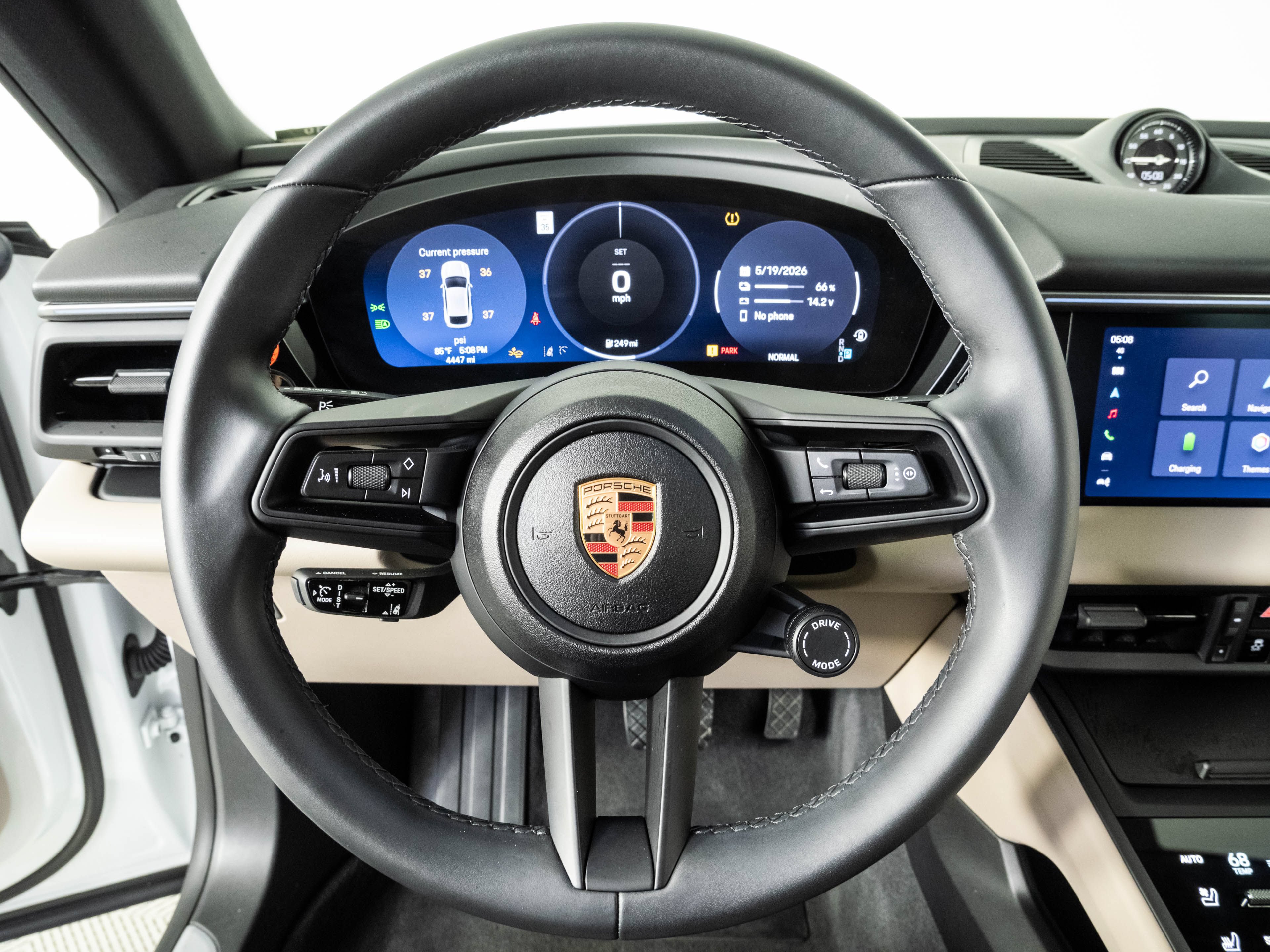 Used 2025 Porsche Macan Electric RWD image 9