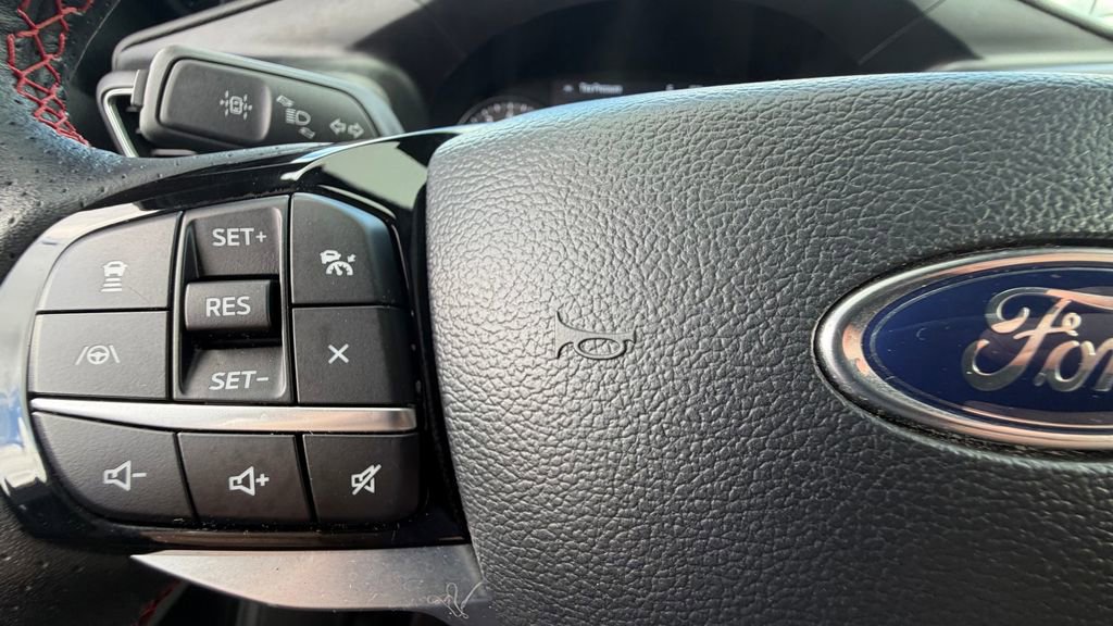 Used 2023 Ford Explorer ST-Line AWD/4WD image 29