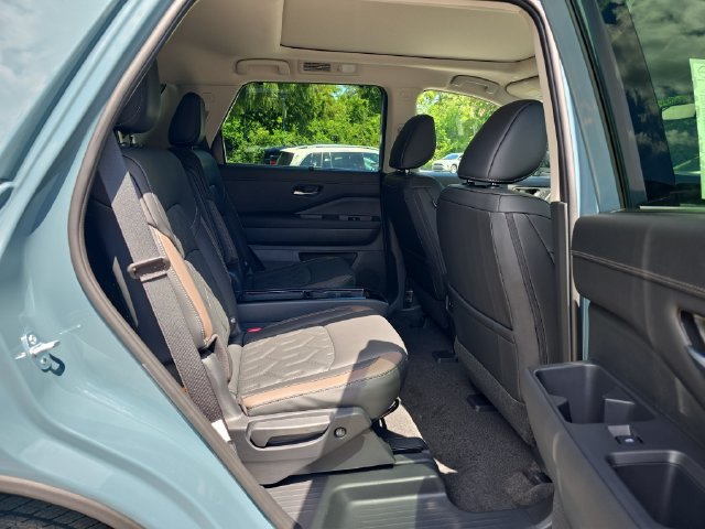 New 2026 Nissan Pathfinder Platinum FWD image 19