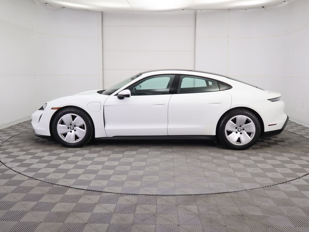 Used 2021 Porsche Taycan image 8