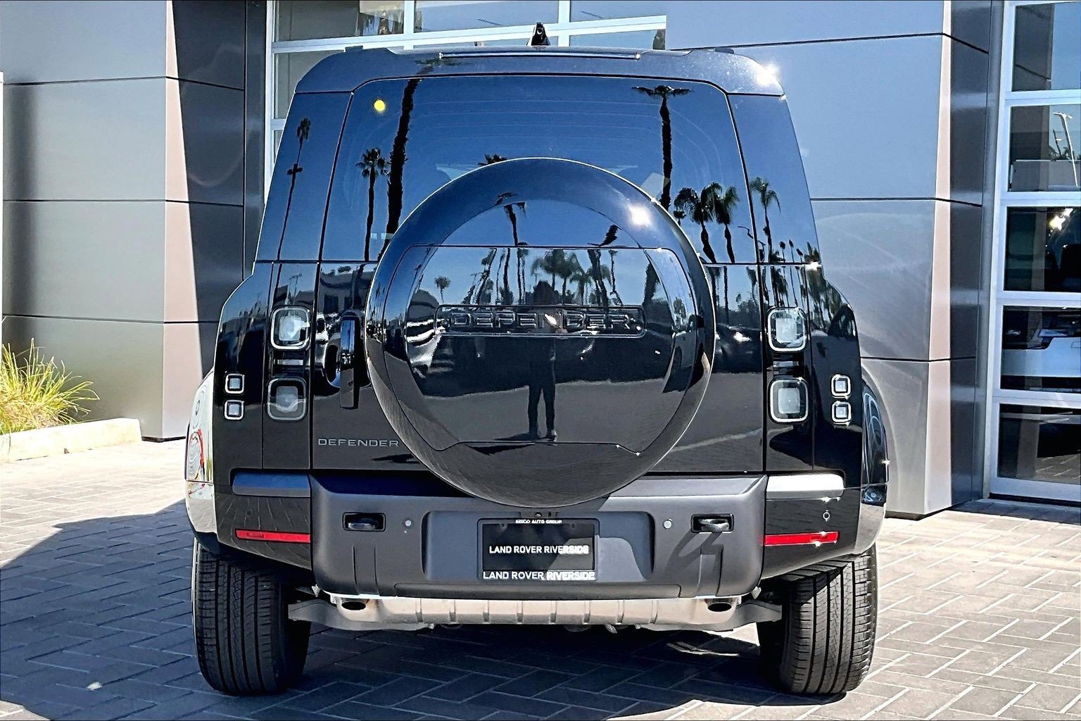 New 2026 Land Rover Defender 110 X-Dynamic SE image 4