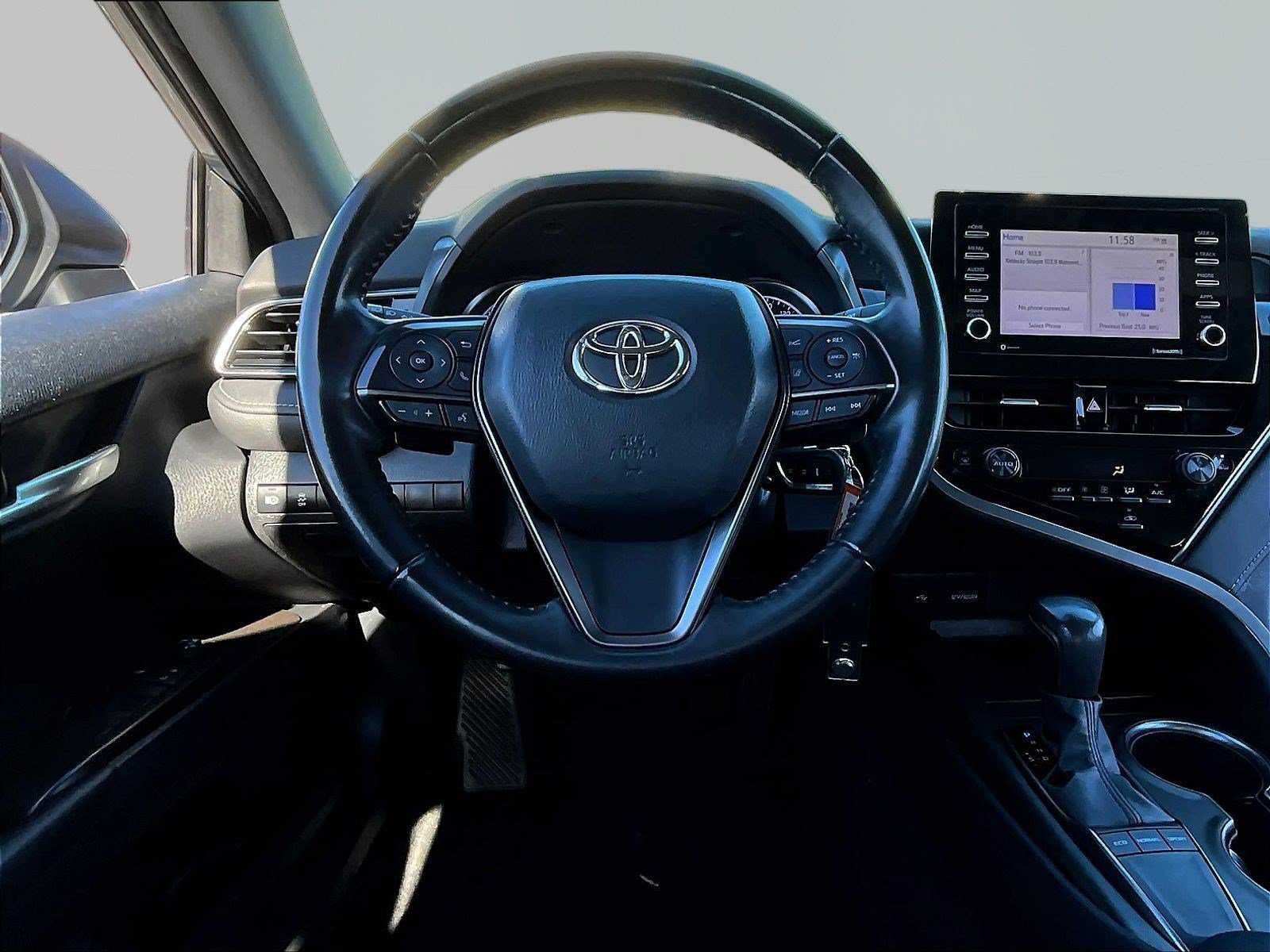 Used 2023 Toyota Camry SE FWD image 8