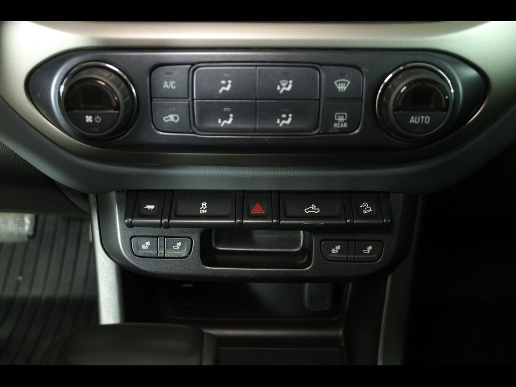 Used 2018 Chevrolet Colorado Z71 image 25