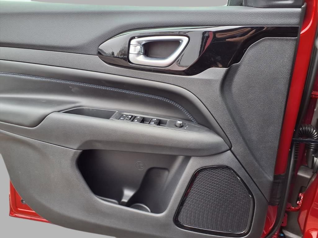 New 2026 Jeep Compass Latitude image 17