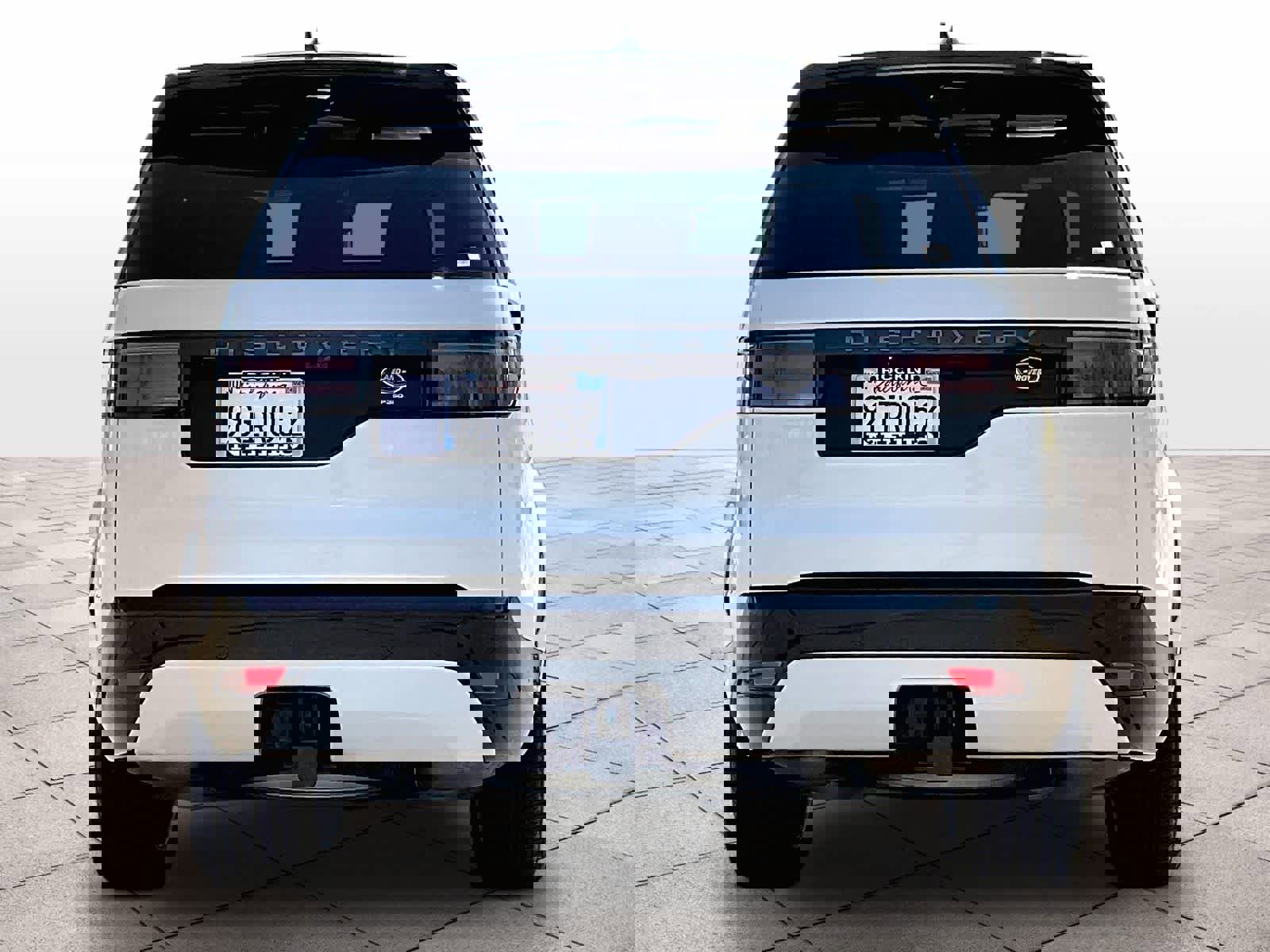 Used 2023 Land Rover Discovery HSE R-Dynamic AWD/4WD image 6