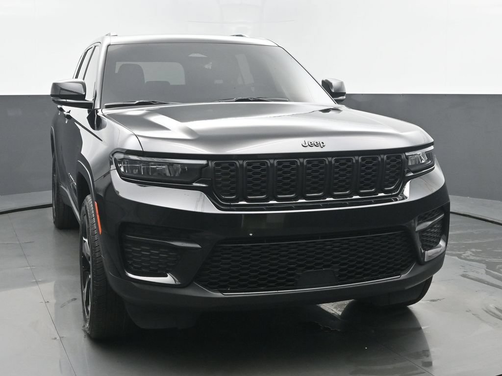 Used 2023 Jeep Grand Cherokee Altitude AWD/4WD image 8