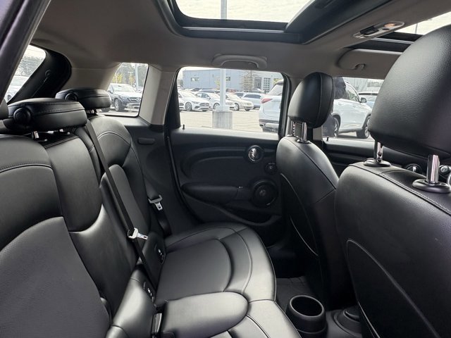 Used 2016 MINI Cooper 4-Door Hardtop image 18