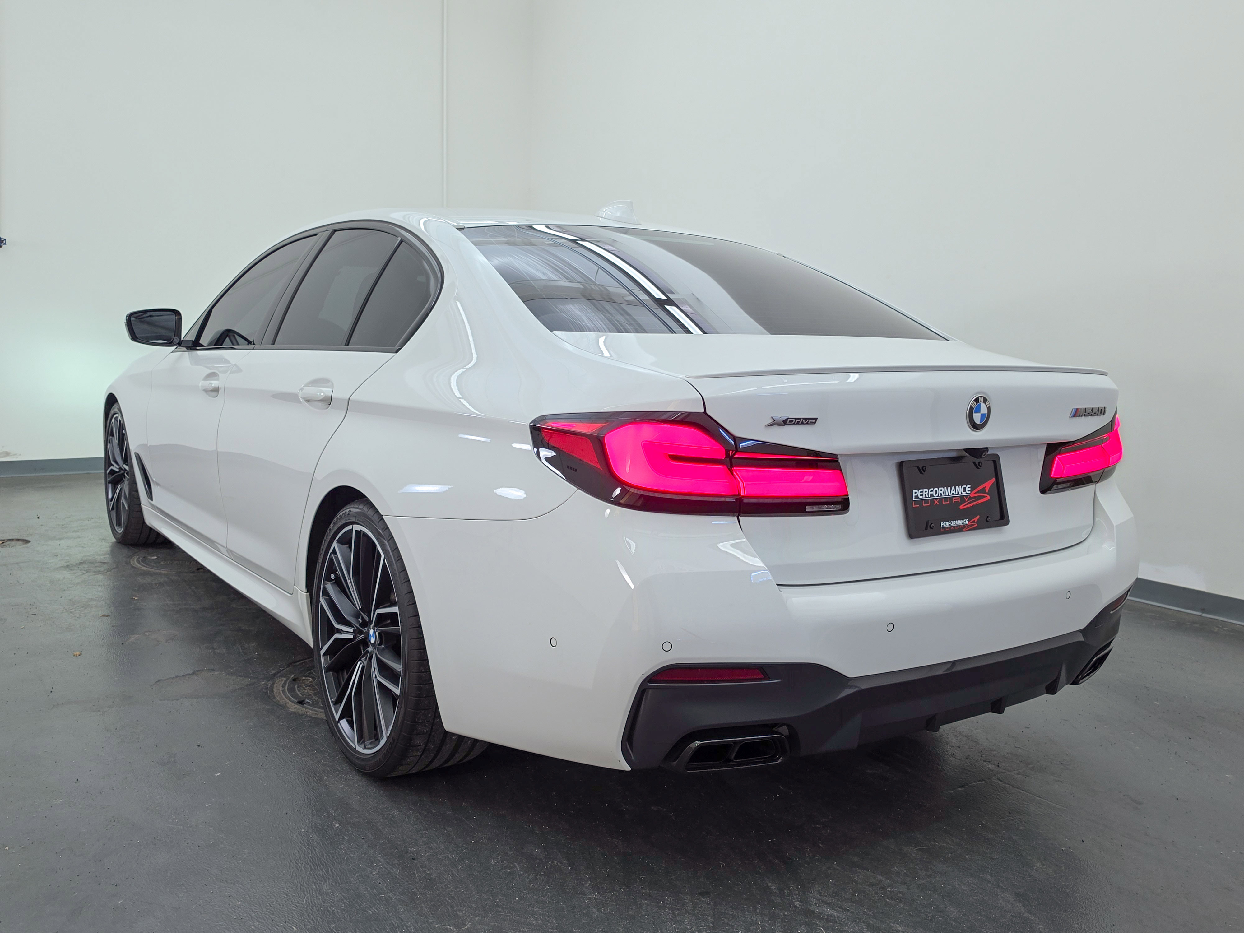 Used 2022 BMW M550i xDrive w/ Premium Package AWD/4WD image 5