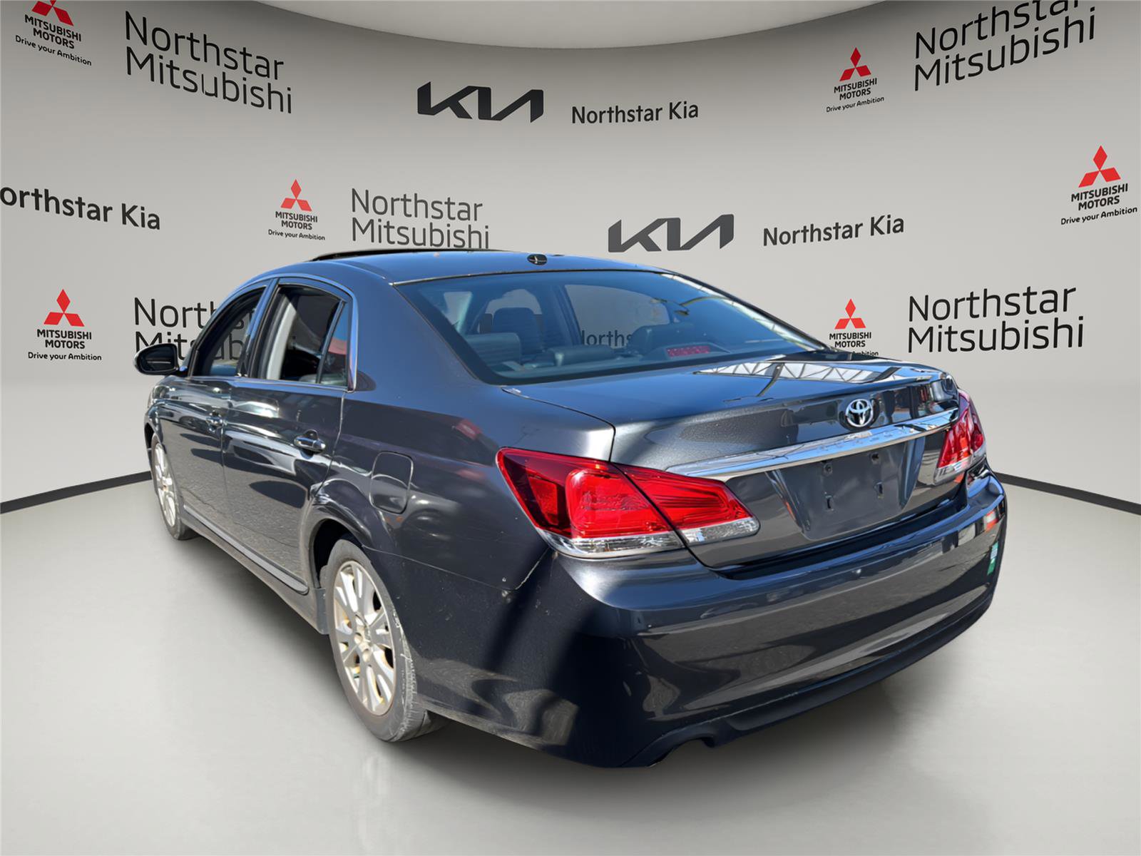 Used 2011 Toyota Avalon FWD image 2