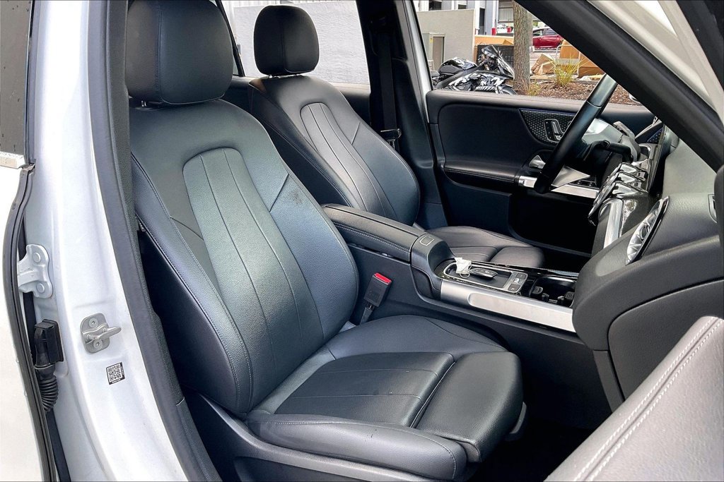 Used 2025 Mercedes-Benz GLB 250 image 21