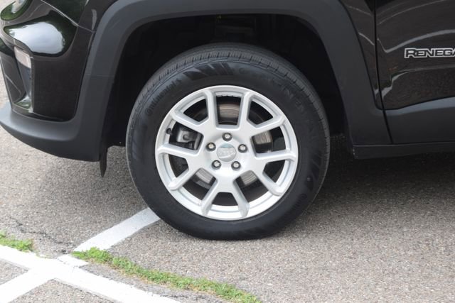Used 2019 Jeep Renegade Latitude w/ Cold Weather Group AWD/4WD image 25