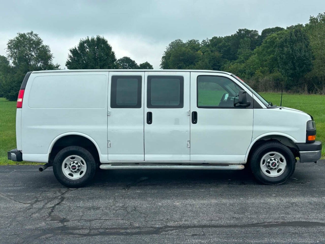 Used 2015 GMC Savana 2500 RWD image 4