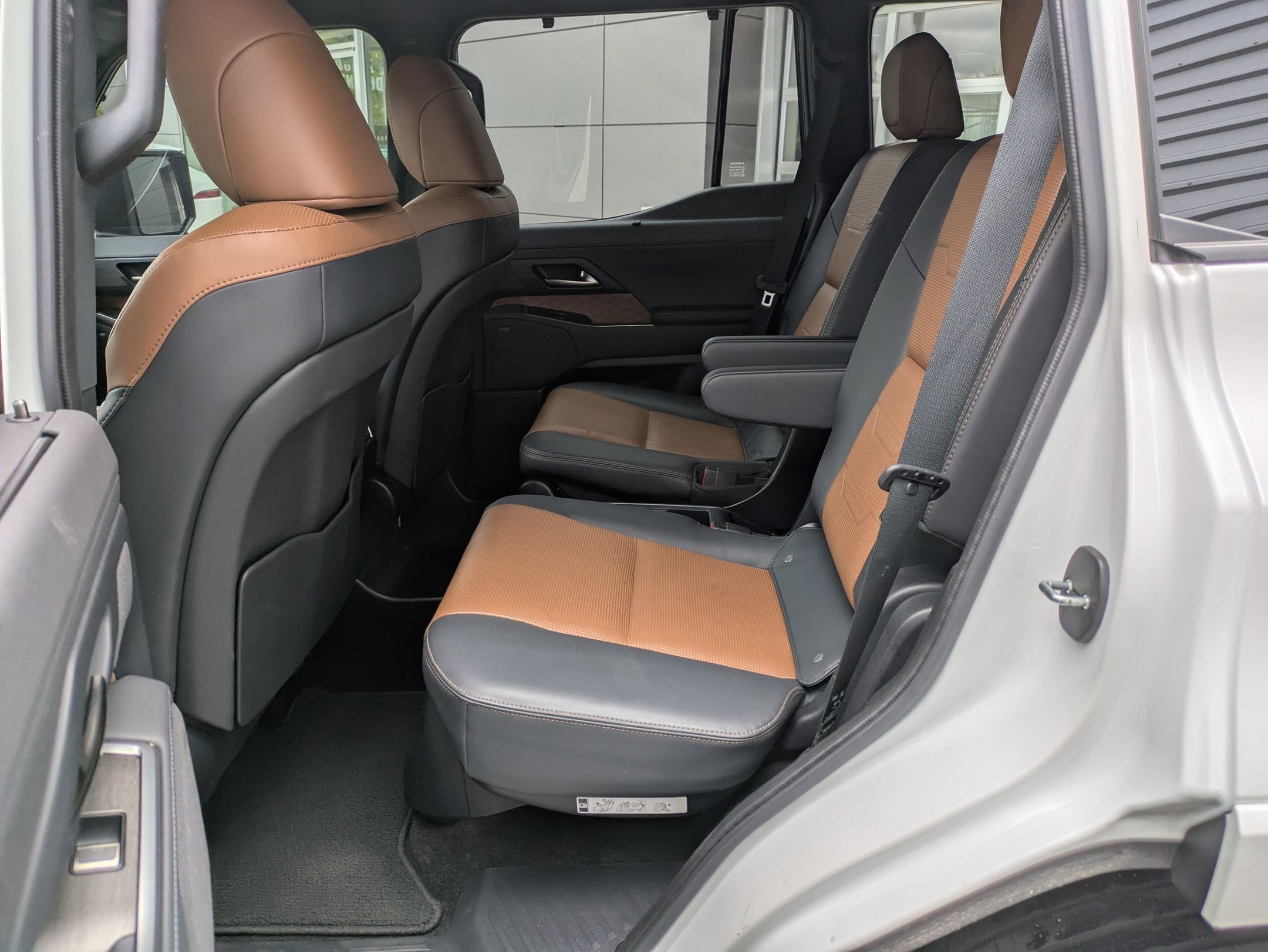 Used 2024 Lexus GX 550 w/ Accessory Package (Z1) image 25